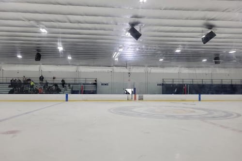 Tres muertos, entre ellos el agresor, en tiroteo durante un partido de hockey en Estados Unidos