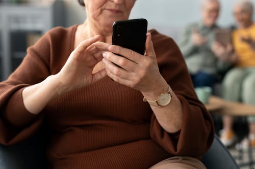 Casi 300 adultos mayores querellaron por prácticas “inadecuadas” de ventas de planes médicos