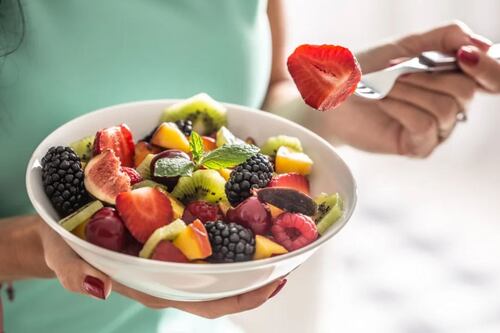 Investigadores de Harvard revelan las frutas que realmente tienen el poder de combatir la inflamación