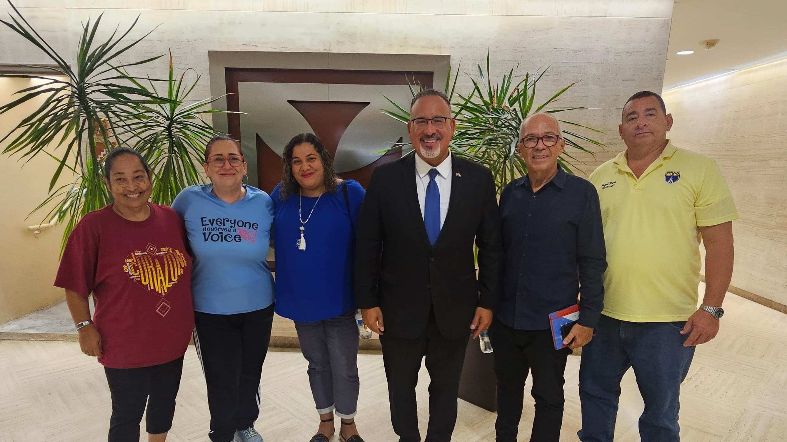 Secretario de Educación federal se reúne con la presidenta de la Federación de Maestros y UNETE