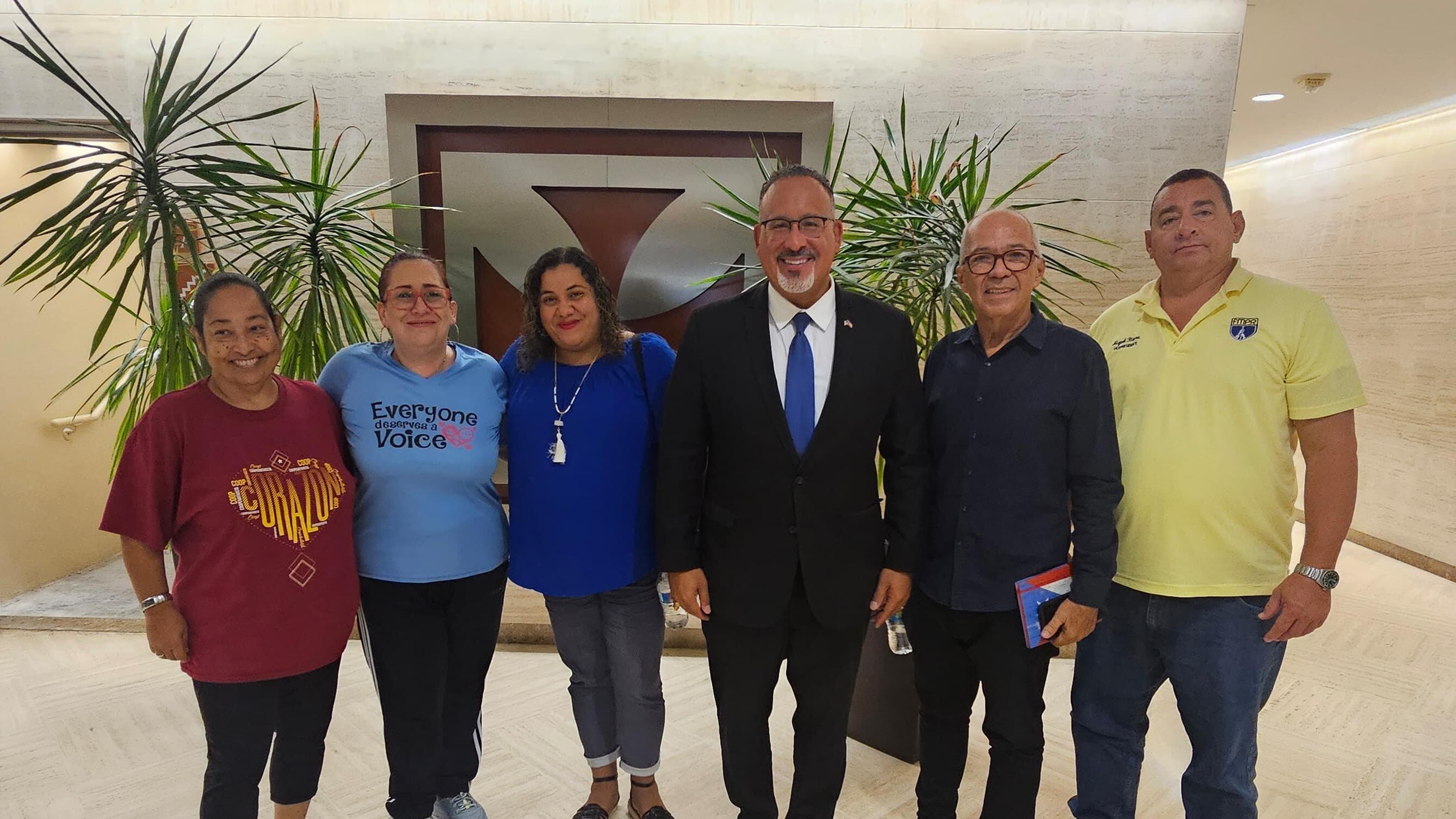 Secretario de Educación federal se reúne con la presidenta de la Federación de Maestros y UNETE