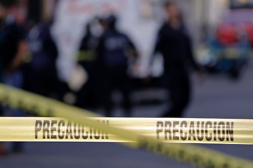 Pasajera de una motora fallece tras chocar con un vehículo en Humacao