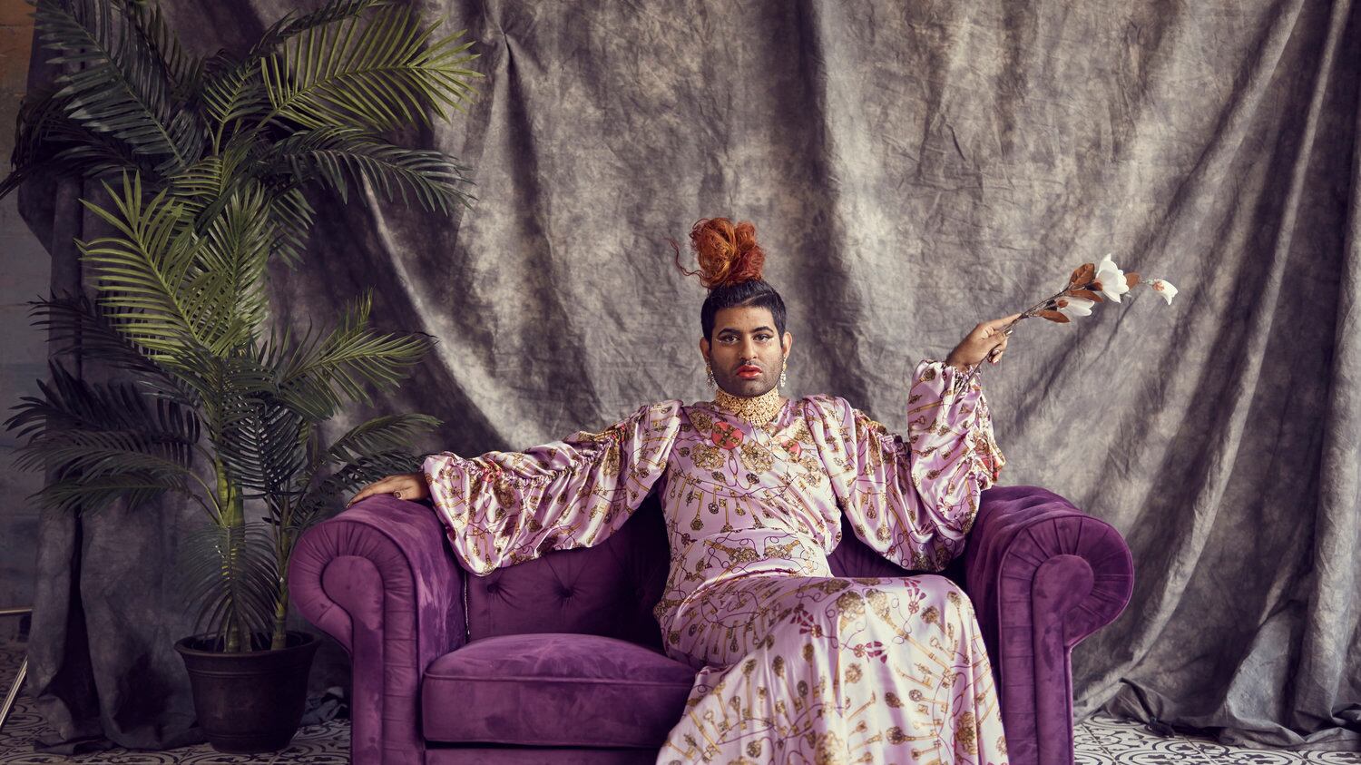 Le icone mundial de moda y performer Alok Vaid- Menon habló con Nueva Mujer Colombia de moda y política.