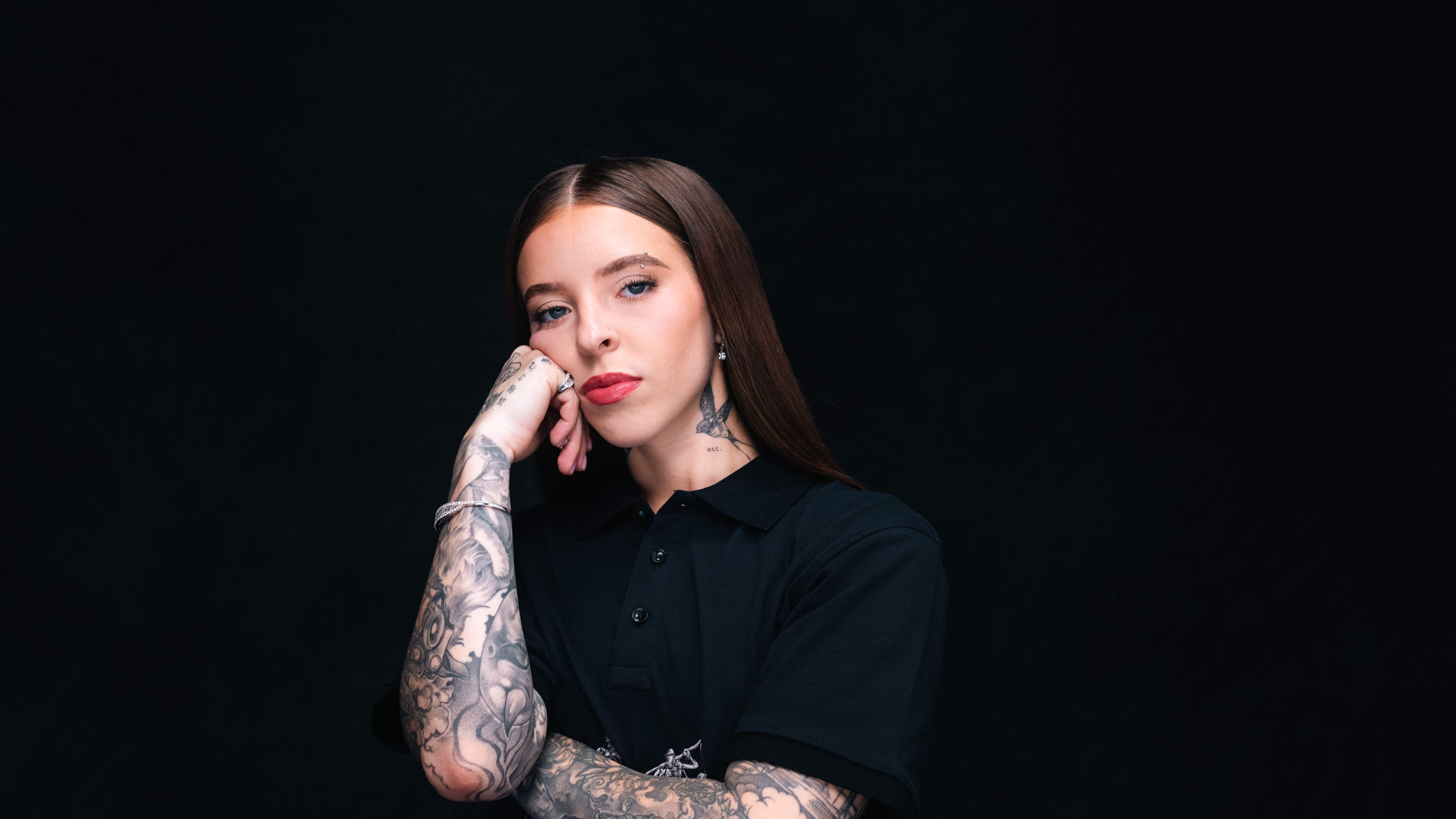 Young Miko demuestra su crecimiento como artista con “WASSUP”