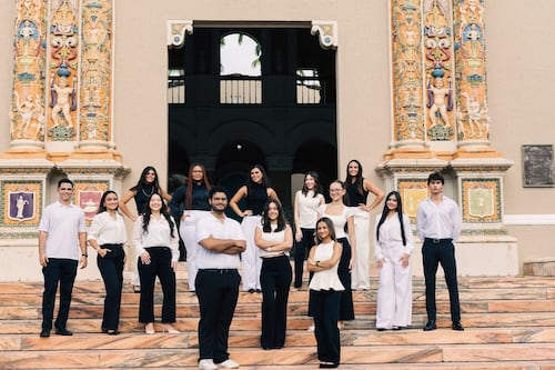 Estudiantes de la UPR rumbo a la conferencia universitaria de mercadeo más importante en Chicago