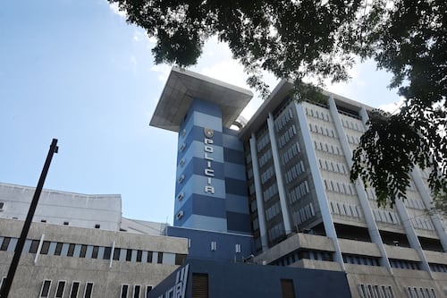 Hombre agrede a su vecino con una pala en Isabela