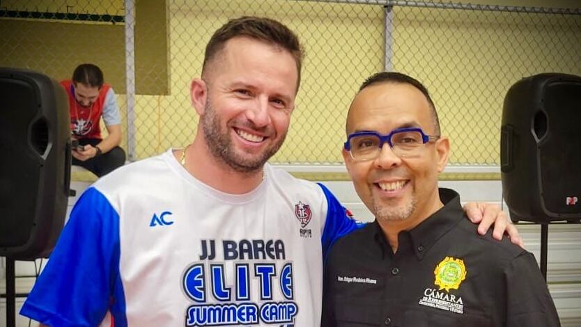 José Juan Barea y el representante Edgar Robles