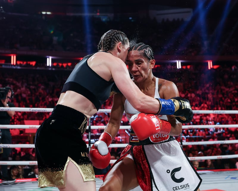 Katie Taylor vence a Amanda Serrano y cierra la trilogía histórica.
