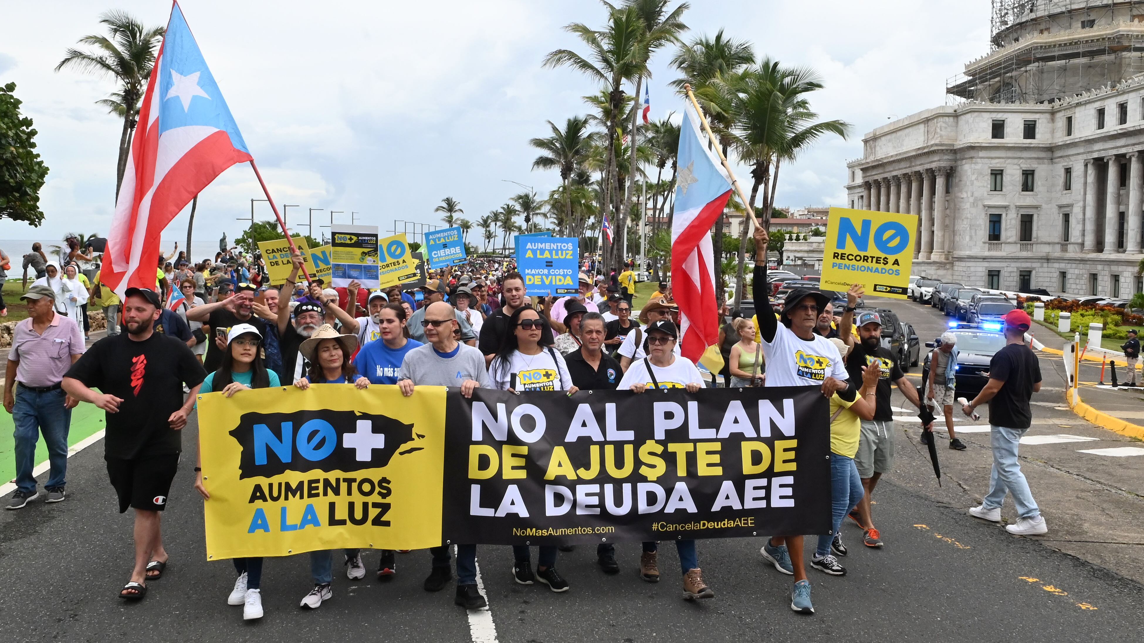 Protesta en contra del ajuste de la deuda de la luz