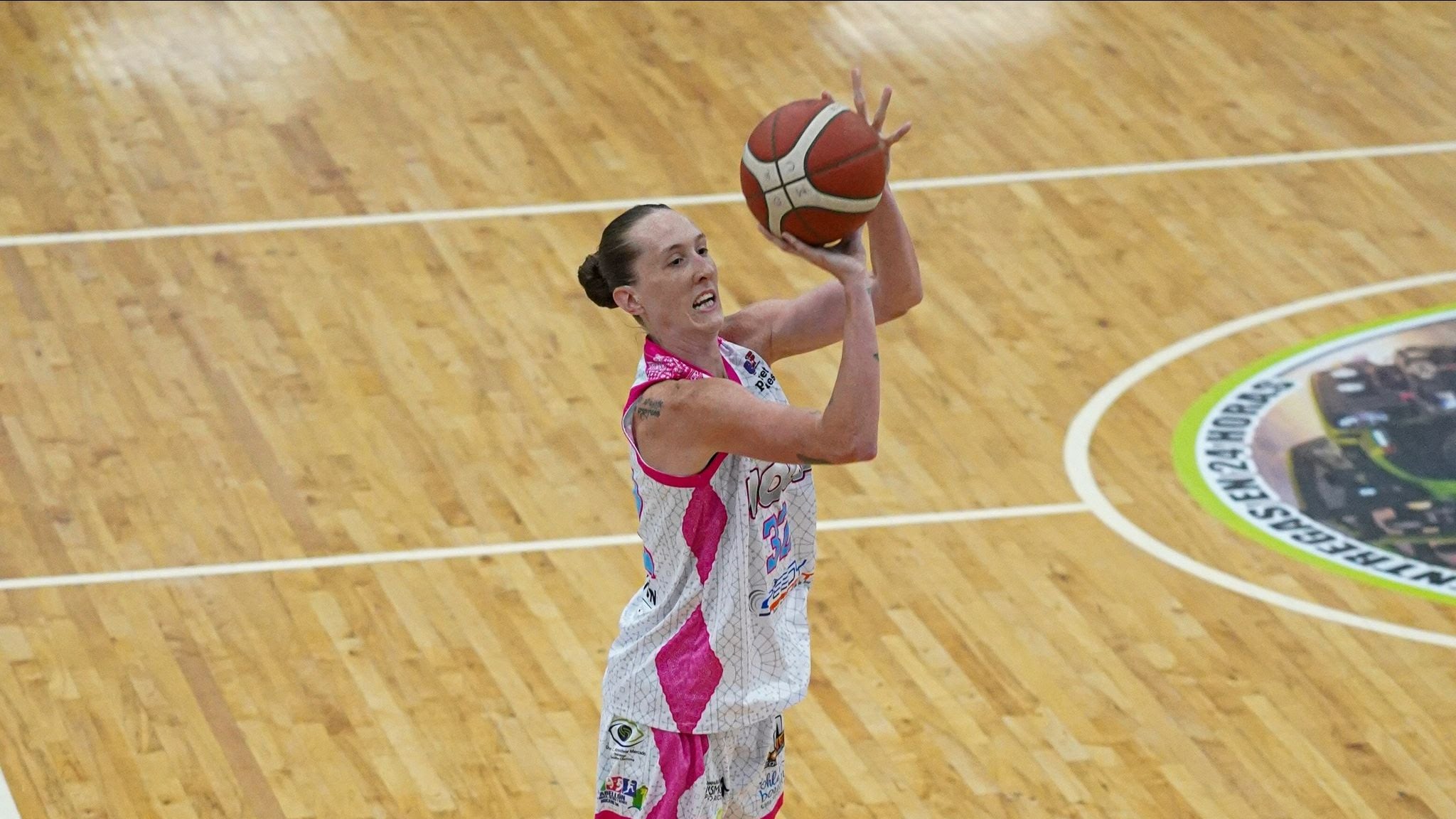 Leigha Brown consiguió un triple-doble con 28 puntos, 13 rebotes y 10 asistencias.