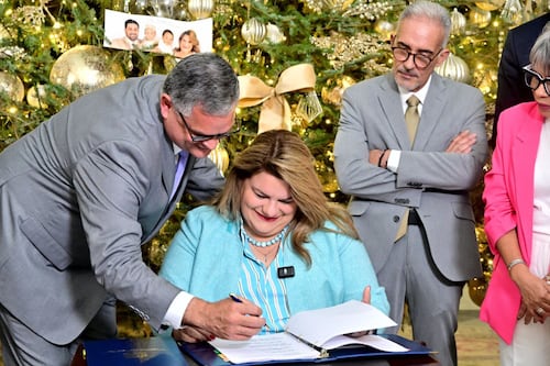 Gobernadora firma revisión de Plan de Ordenación Territorial de Dorado