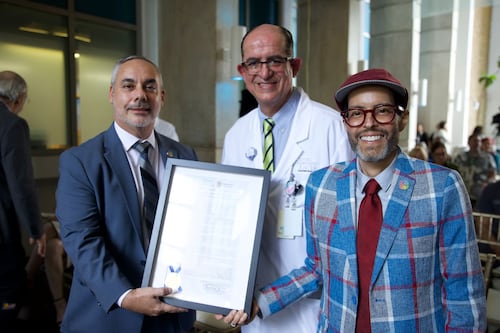 Centro de Radioterapia del Centro Comprensivo de Cáncer recibe reacreditación tras 10 años de servicio