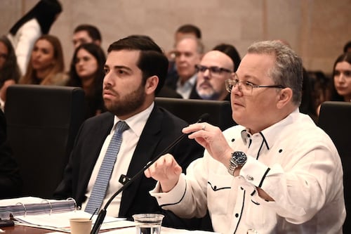 Eliezer Molina critica aval a la reforma de permisos de sobre 800 páginas