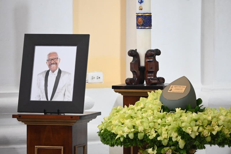 Figuras de la música y el pueblo en general en la Catedral de San Juan