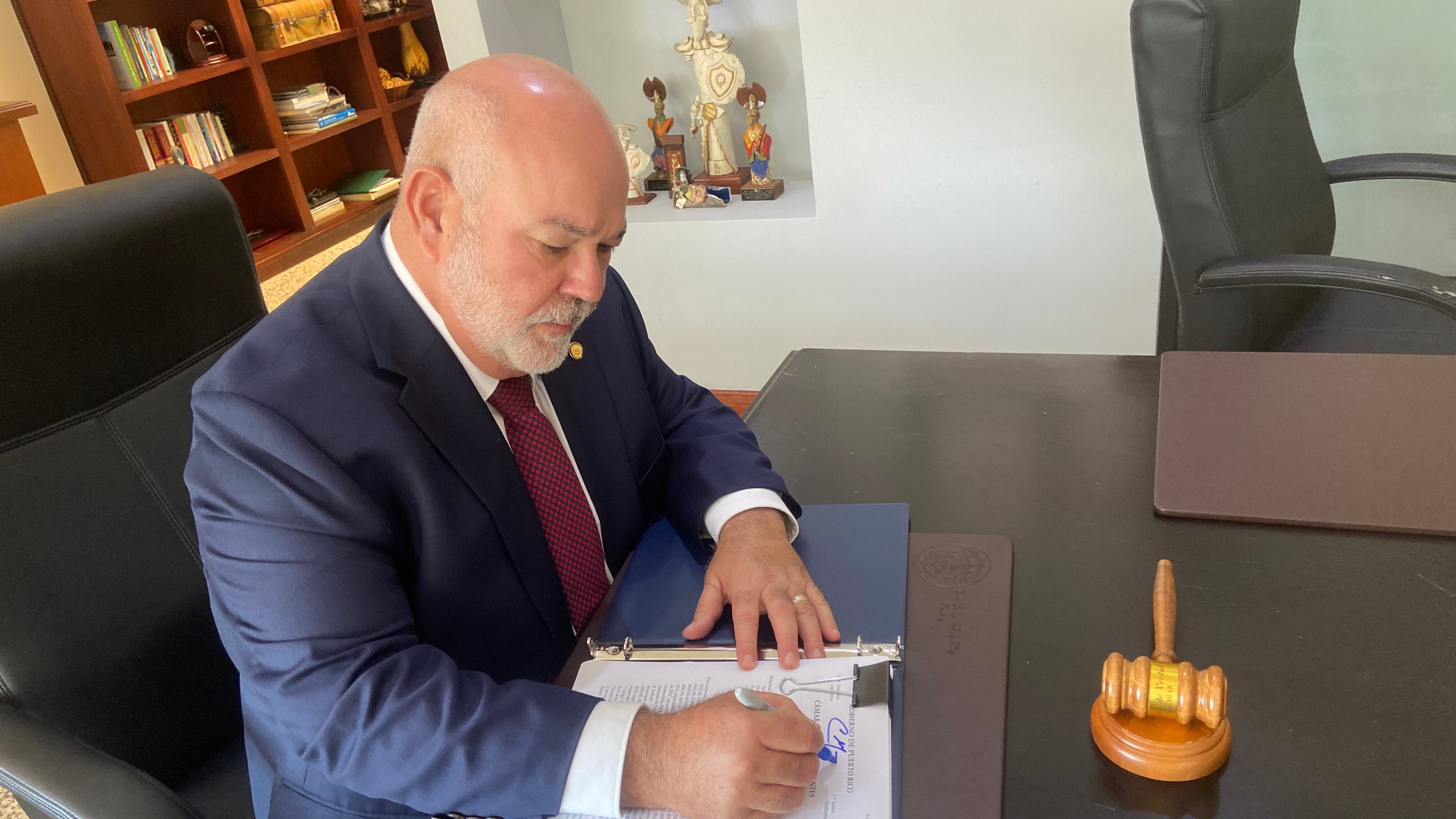 Representante Carlos “Johnny” Méndez.