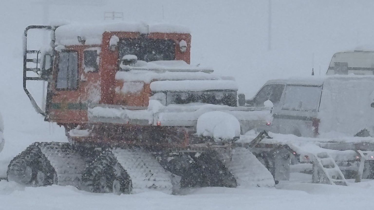 Recuperan cuerpos de nueve esquiadores tras avalancha en California