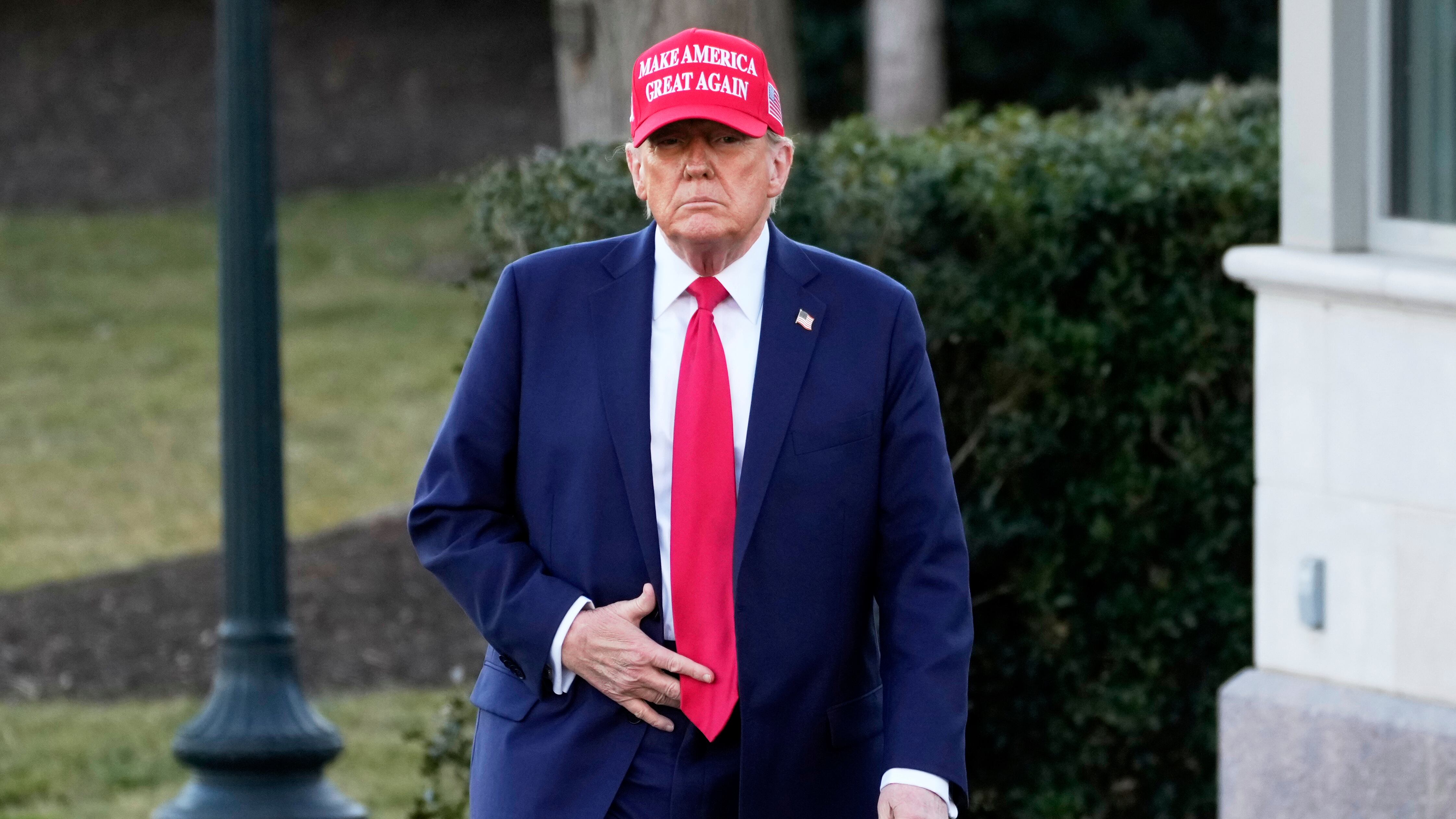Trump toma medidas para aumentar la producción nacional de madera y frenar importaciones