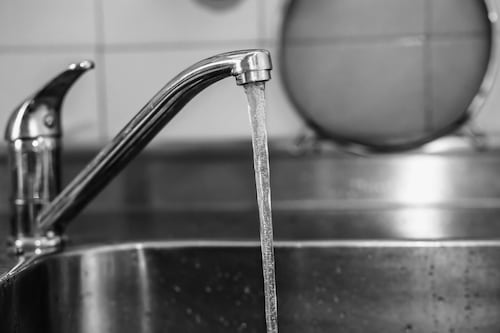 Acueductos detiene planta en Caguas por material espumoso en toma de agua