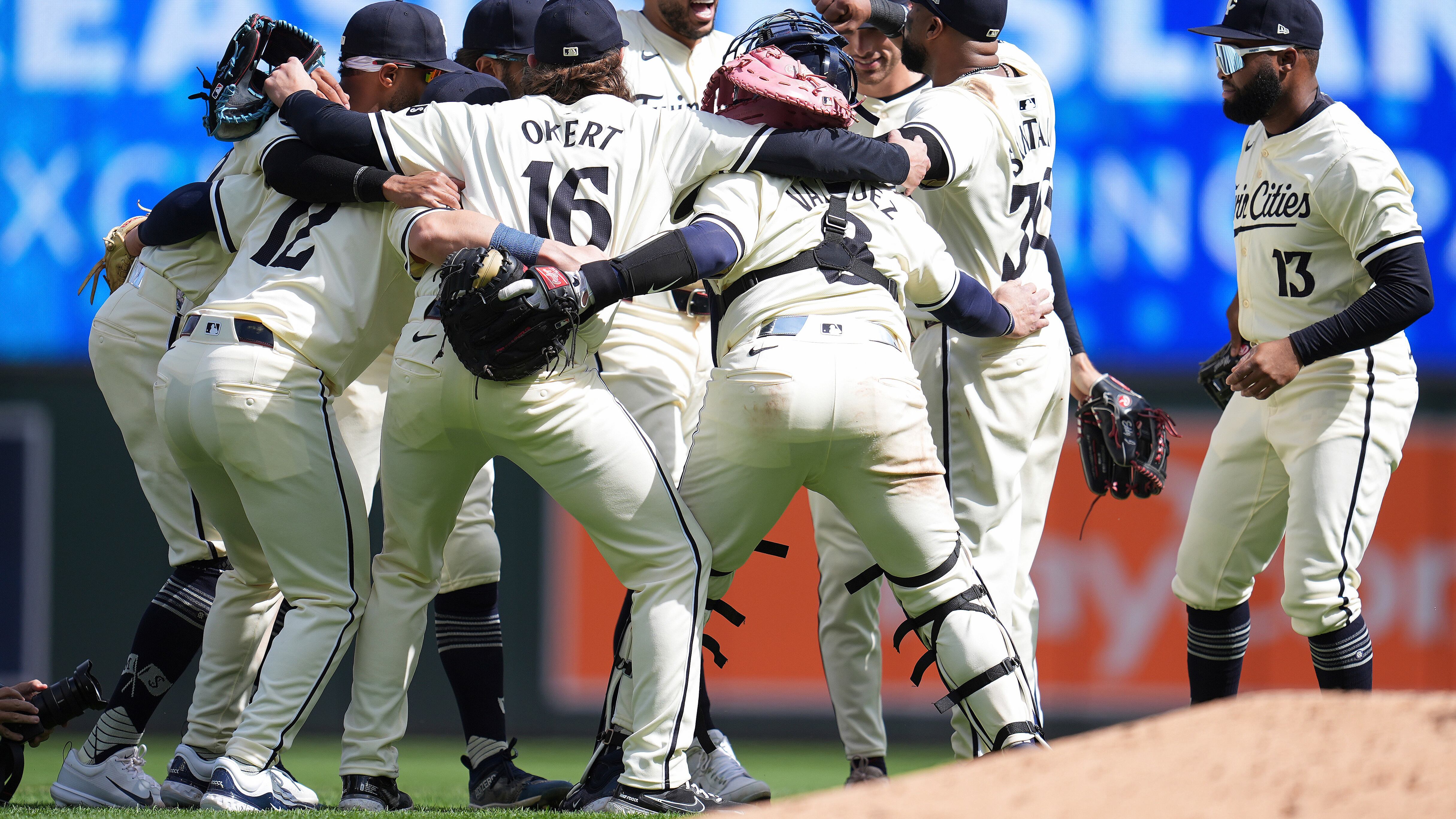 Celebración de Carlos Correa