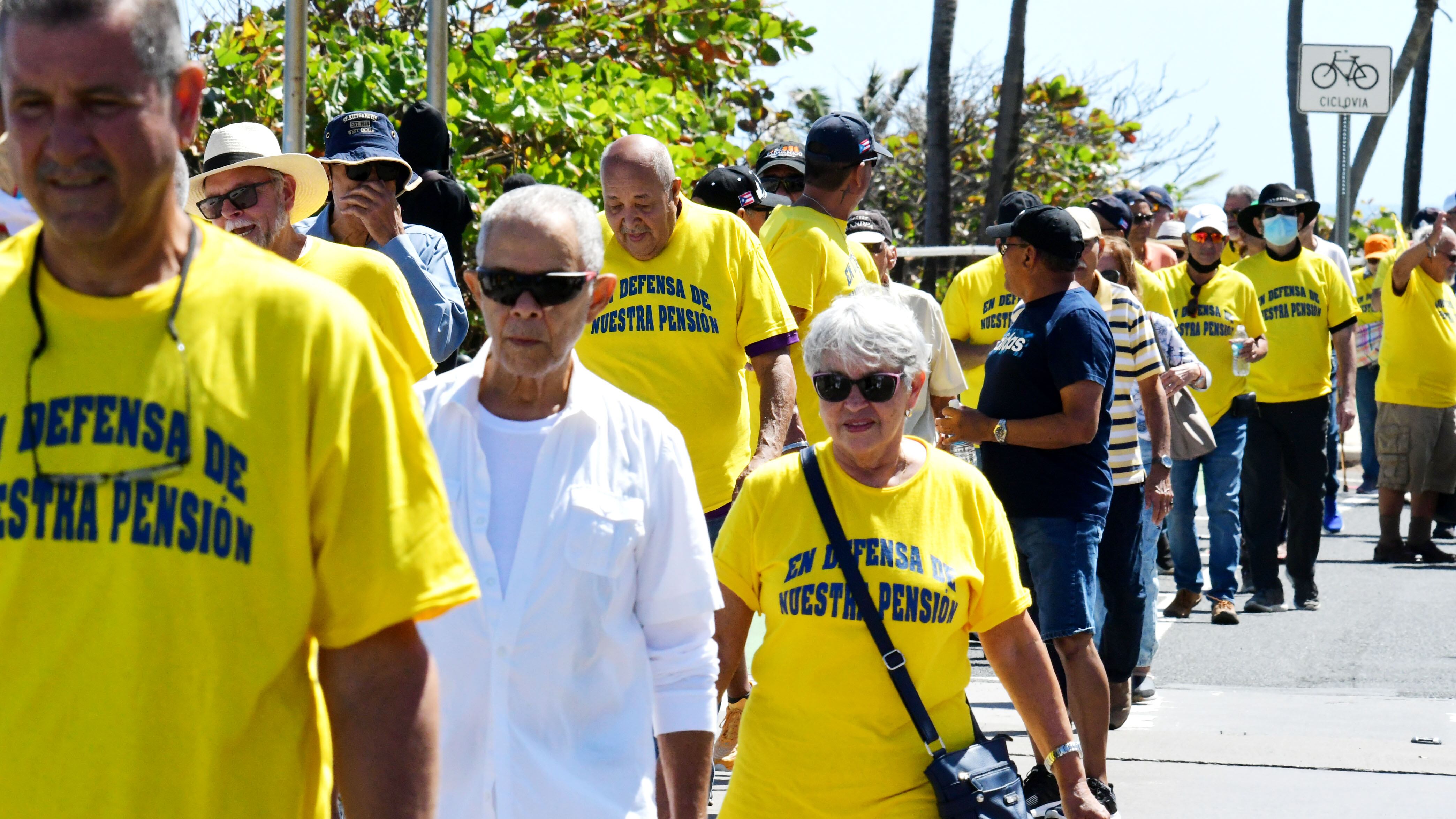 Protesta de jubilados de la AEE, por la descapitalización de sus fondos de retir