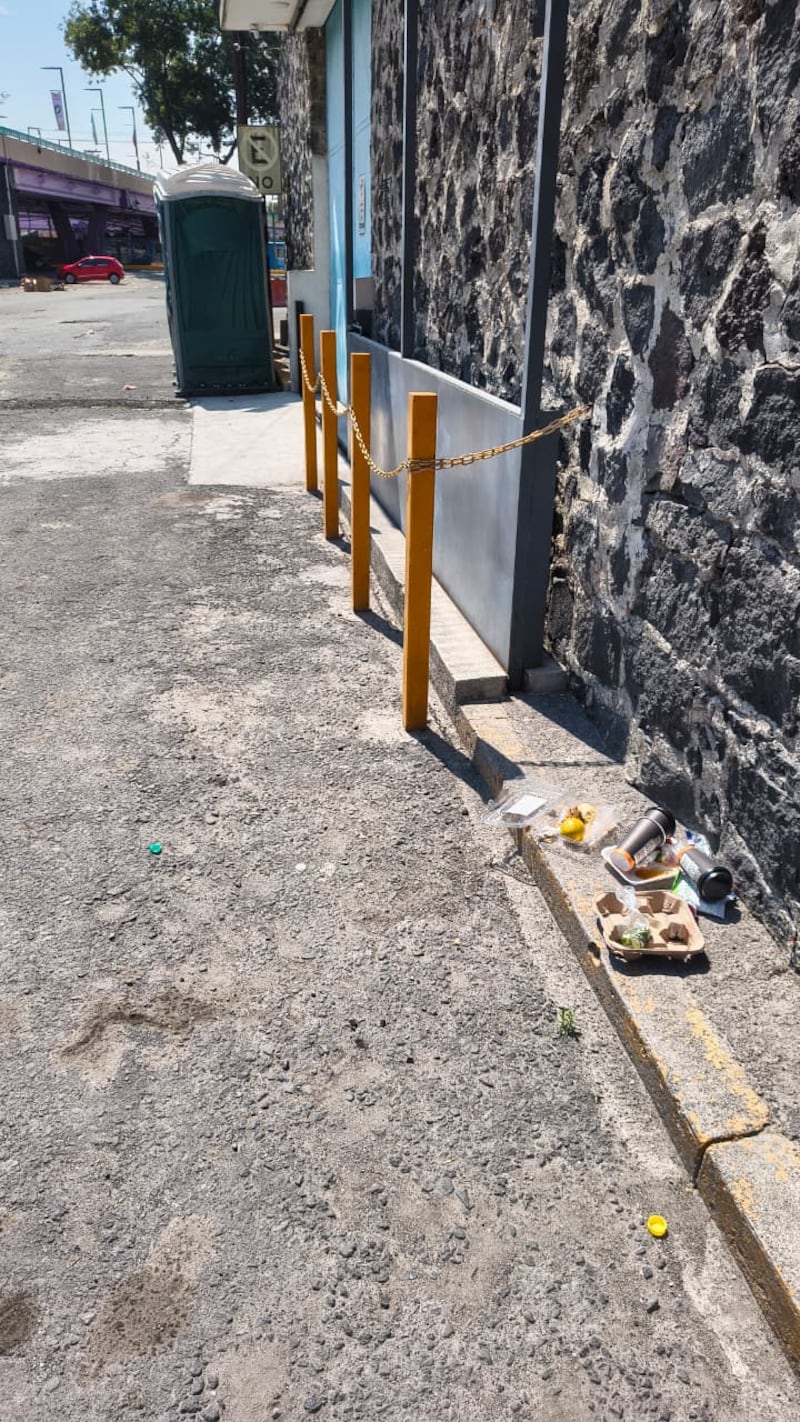 Basura en el estadio.
