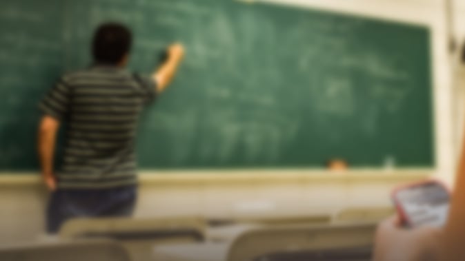 Profesor abusó sexualmente de cuatro estudiantes y fue destituido e inhabilitado por 14 años