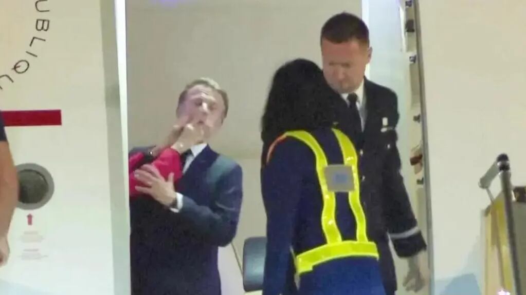 Presidente de Francia habla sobre el supuesto “golpe” que le dio su esposa: “Bromeábamos”