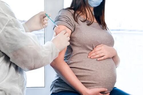FDA autoriza vacunar a embarazadas para prevenir el virus respiratorio sincitial en bebés
