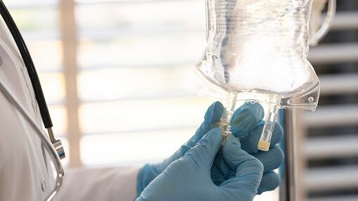 Estados Unidos: doctor envenenaba a pacientes con drogas letales mediante bolsas de suero.