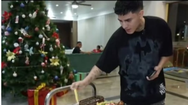 Joven mesera perdió su trabajo por un influencer