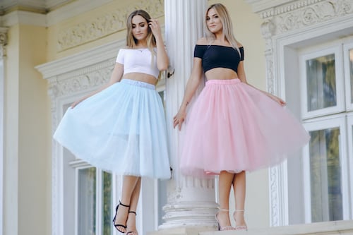 Las faldas ‘Bridgerton’ serán furor este año: son elegantes y dan un look de princesa contemporánea