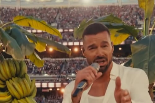 Ricky Martin canta “Lo que le pasó a Hawaii” en el Súper Bowl con Bad Bunny