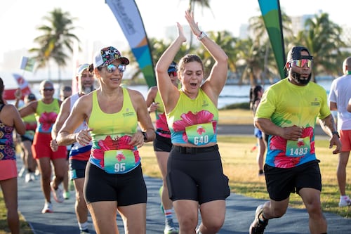 Más de 1,800 personas corren el 5K de Kilómetros de Cambio contra la violencia doméstica