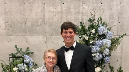 Ricardo García y su abuela Juana