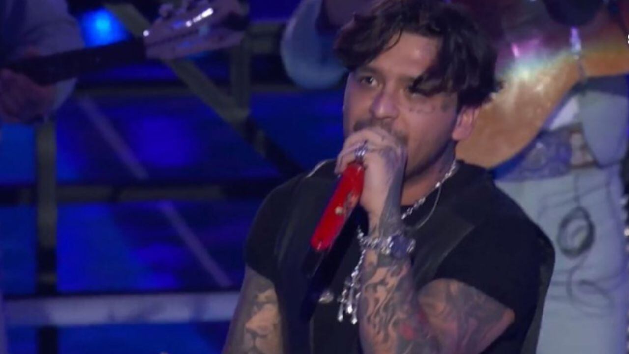 Gritos con el nombre de Cazzu interrumpen presentación de Christian Nodal