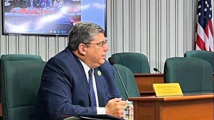 Representante Angel Morey Noble.