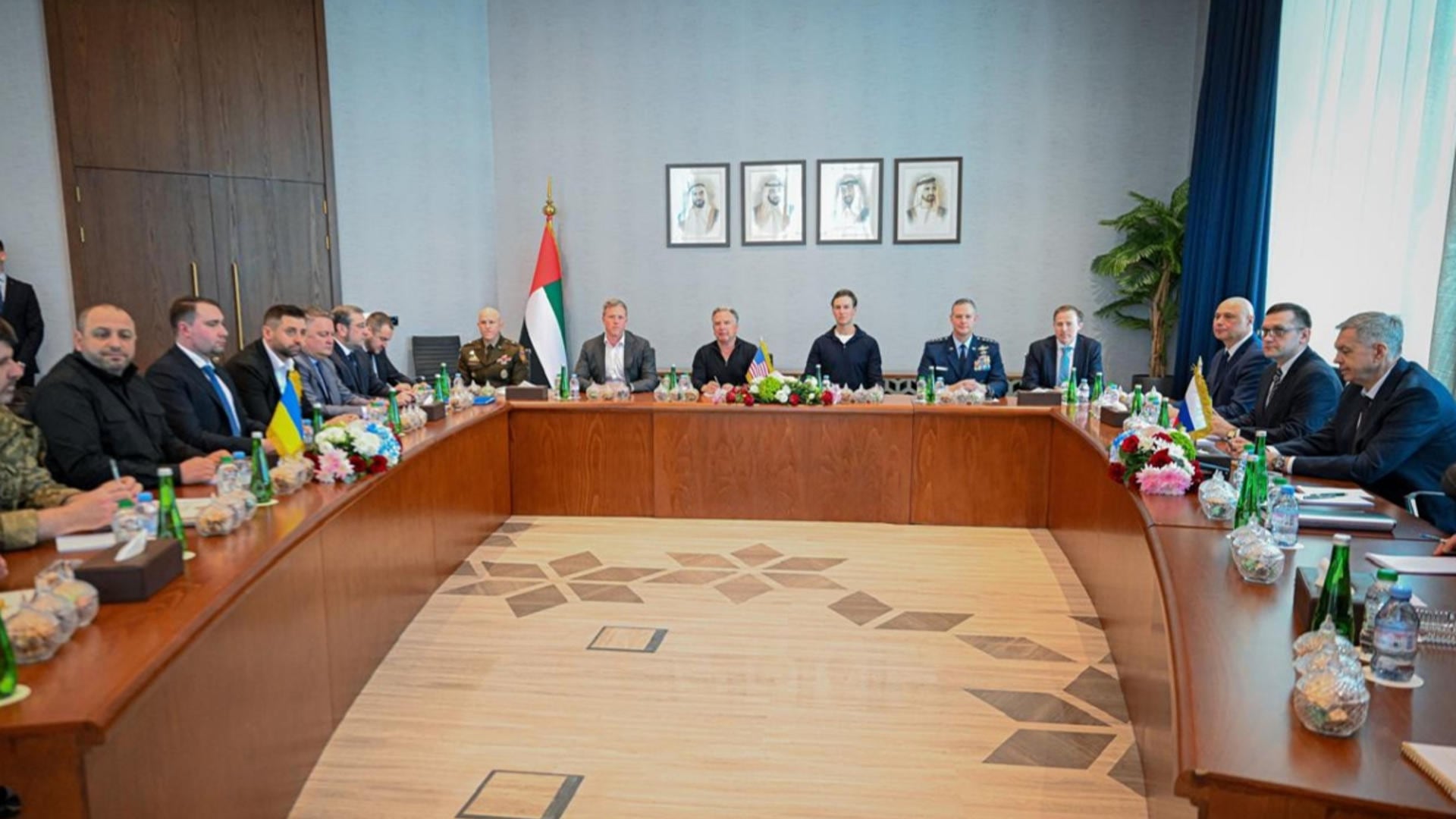 negociadores de Ucrania, Rusia y EE.UU.