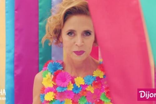 Revisa el backstage de la sesión de fotos de Ágatha Ruiz de la Prada