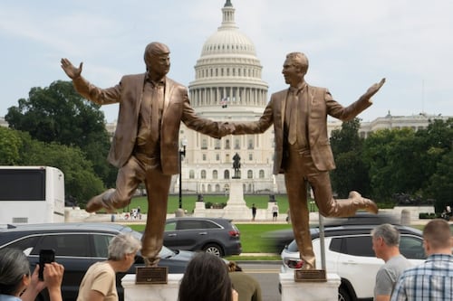 Trump exige investigar a Bill Clinton por sus presuntos vínculos con Jeffrey Epstein