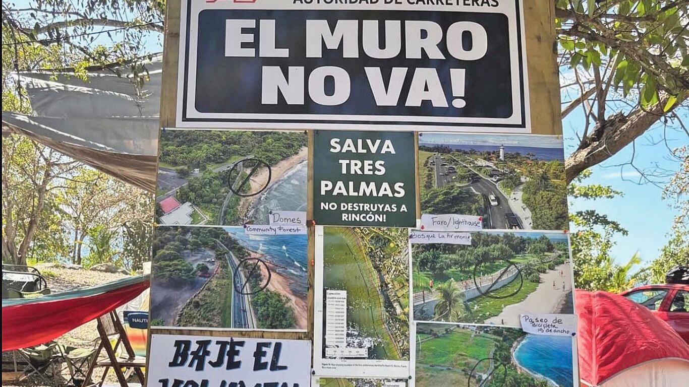 Cartel de protesta en Rincón. Paseo tablado a ser construido por la comunidad. Tres Palmas