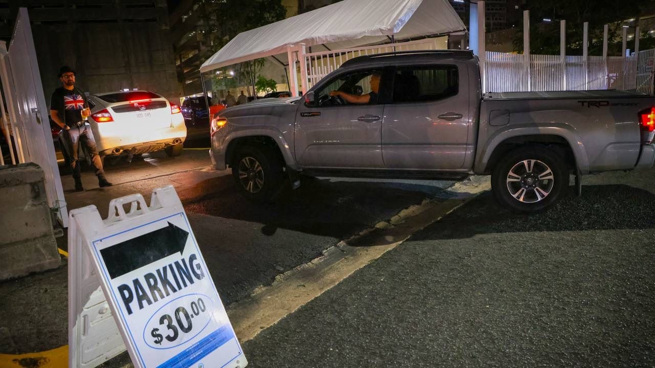 DACO detecta incumplimientos y cobros abusivos en estacionamientos del área del "Choliseo".