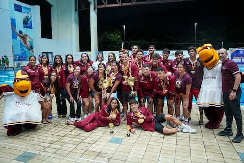 Sagrado revalida campeonato global de piscina corta
