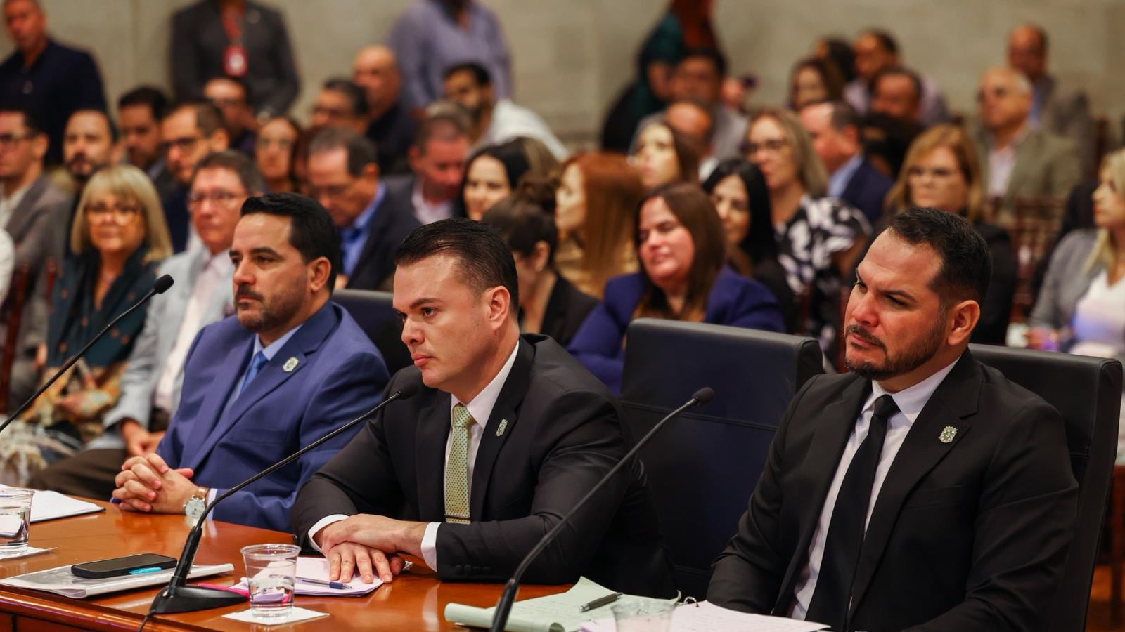 La Comisión de Innovación, Reforma y Nombramientos, que preside el líder senatorial, Thomas Rivera Schatz, realizó una vista pública hoy para evaluar las designaciones de las jefaturas del Departamento de Asuntos del Consumidor (DACO), Departamento de Agricultura y del Puerto Rico Innovation and Technology Service (PRITS).