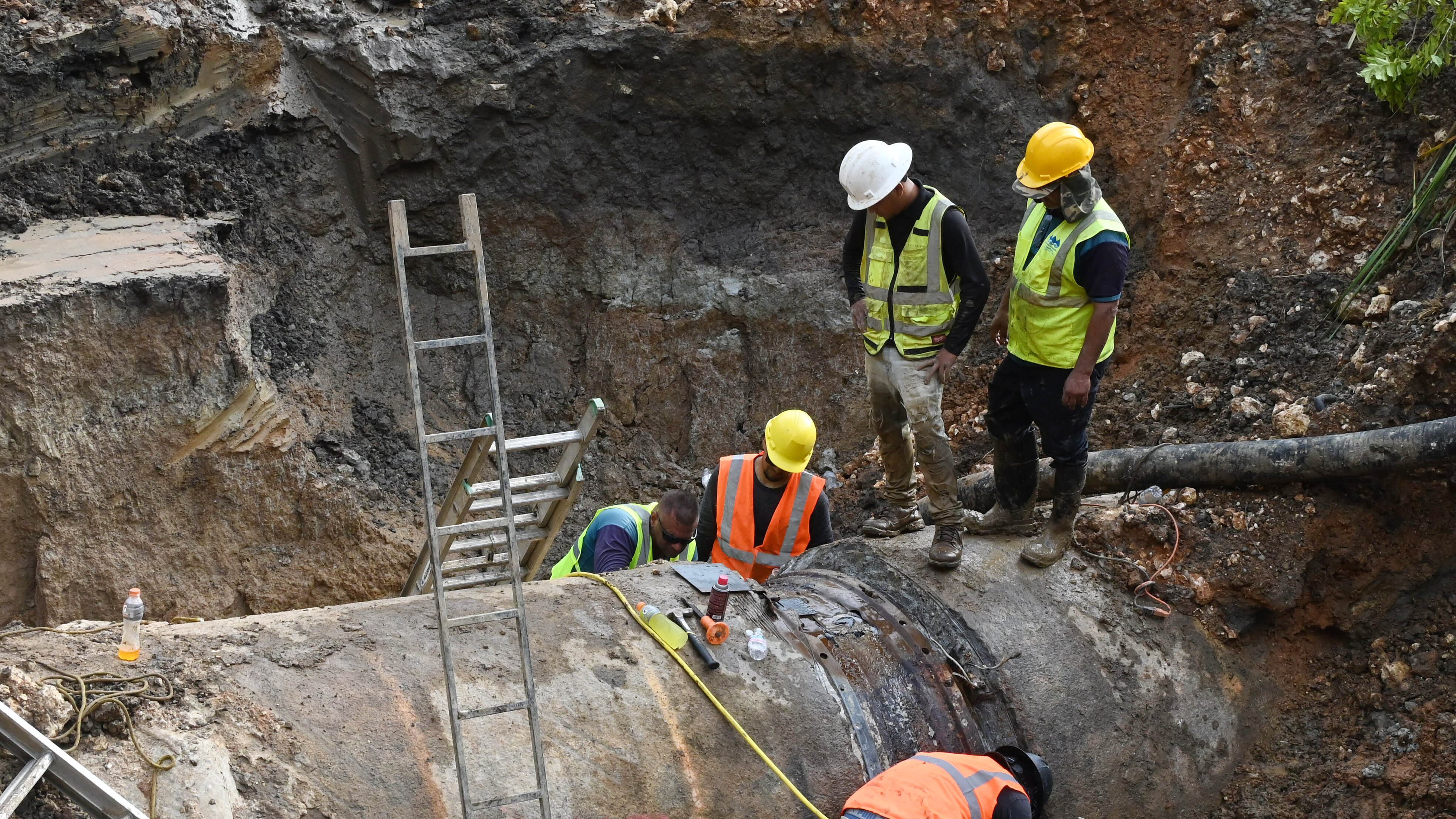 La gobernadora, Jennifer González, visita area de la reparación del Super Tubo.
