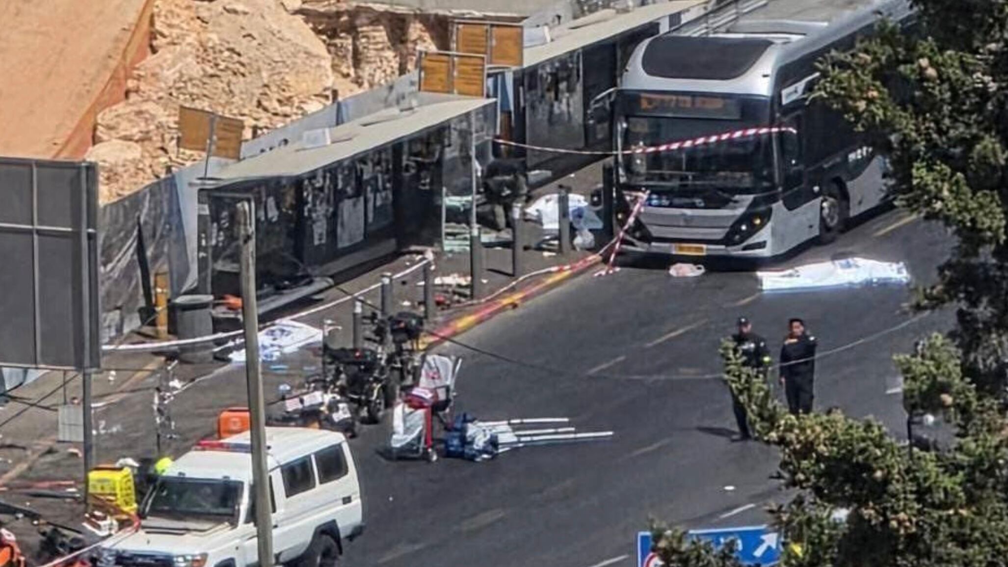 Israel promete represalias y la Autoridad Palestina condena la violencia.