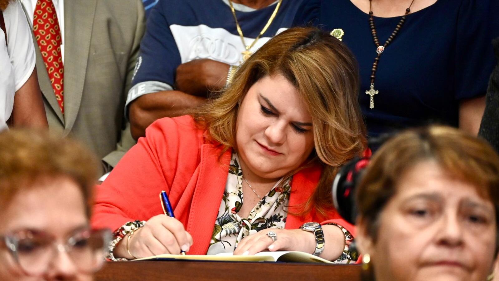 La gobernadora en conferencia de prensa en La Fortaleza.