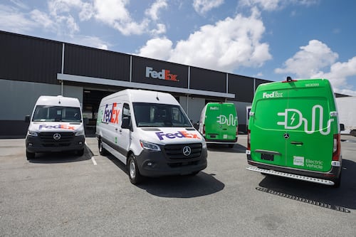 FedEx incorpora nuevos vehículos eléctricos a sus operaciones en Puerto Rico