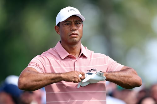 Tiger Woods continúa en picada en la última ronda del Masters 