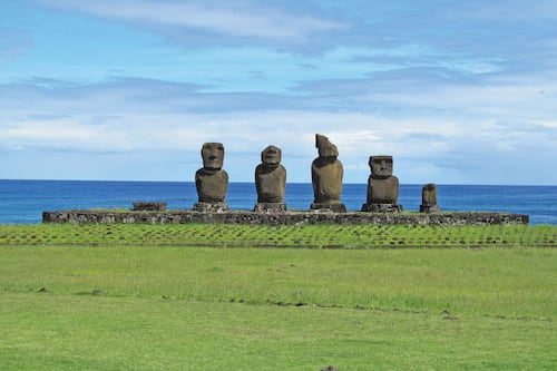 Vivir entre moáis, la singularidad de la Isla de Pascua