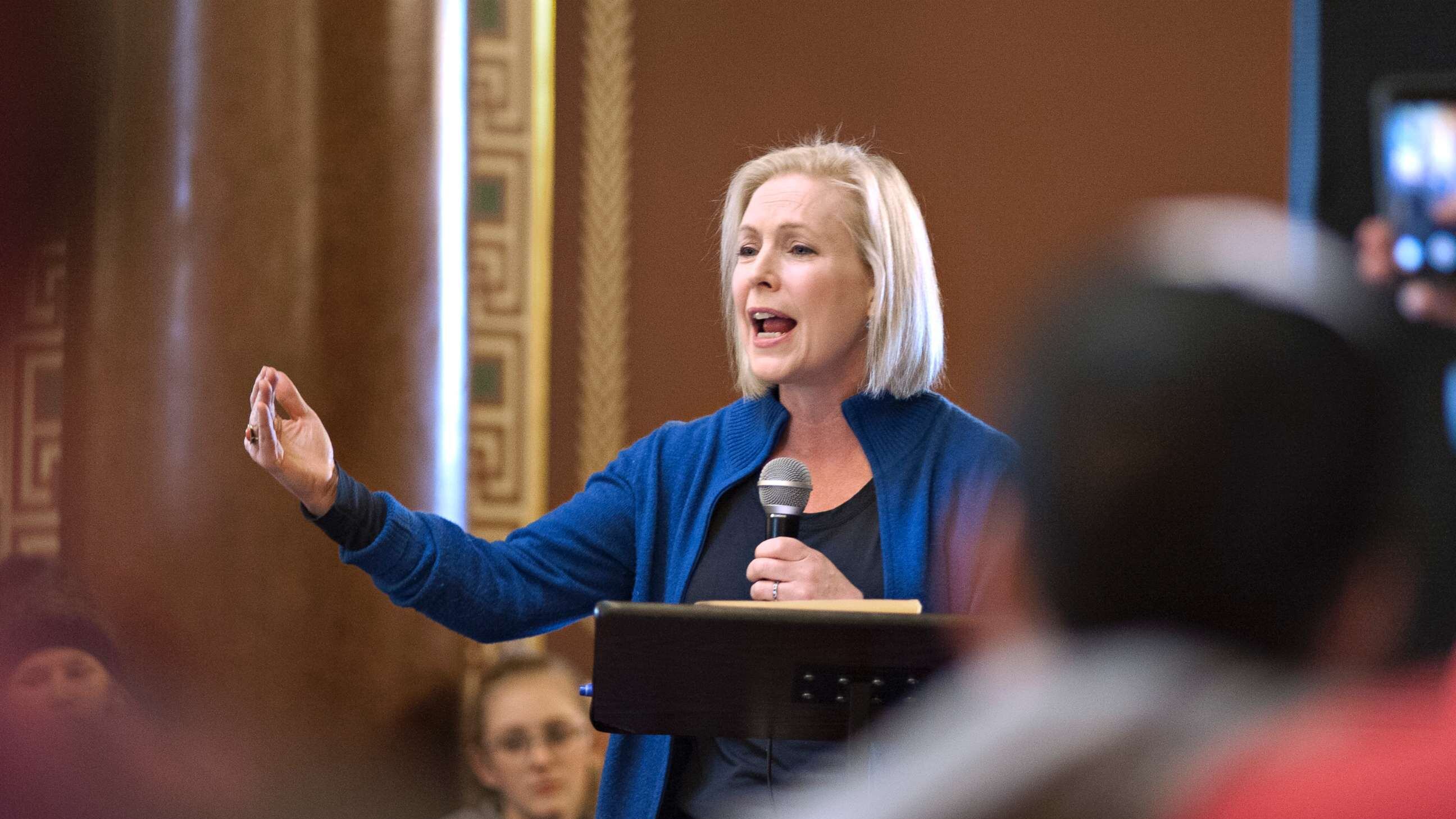 Senadora Kristen Gillibrand.